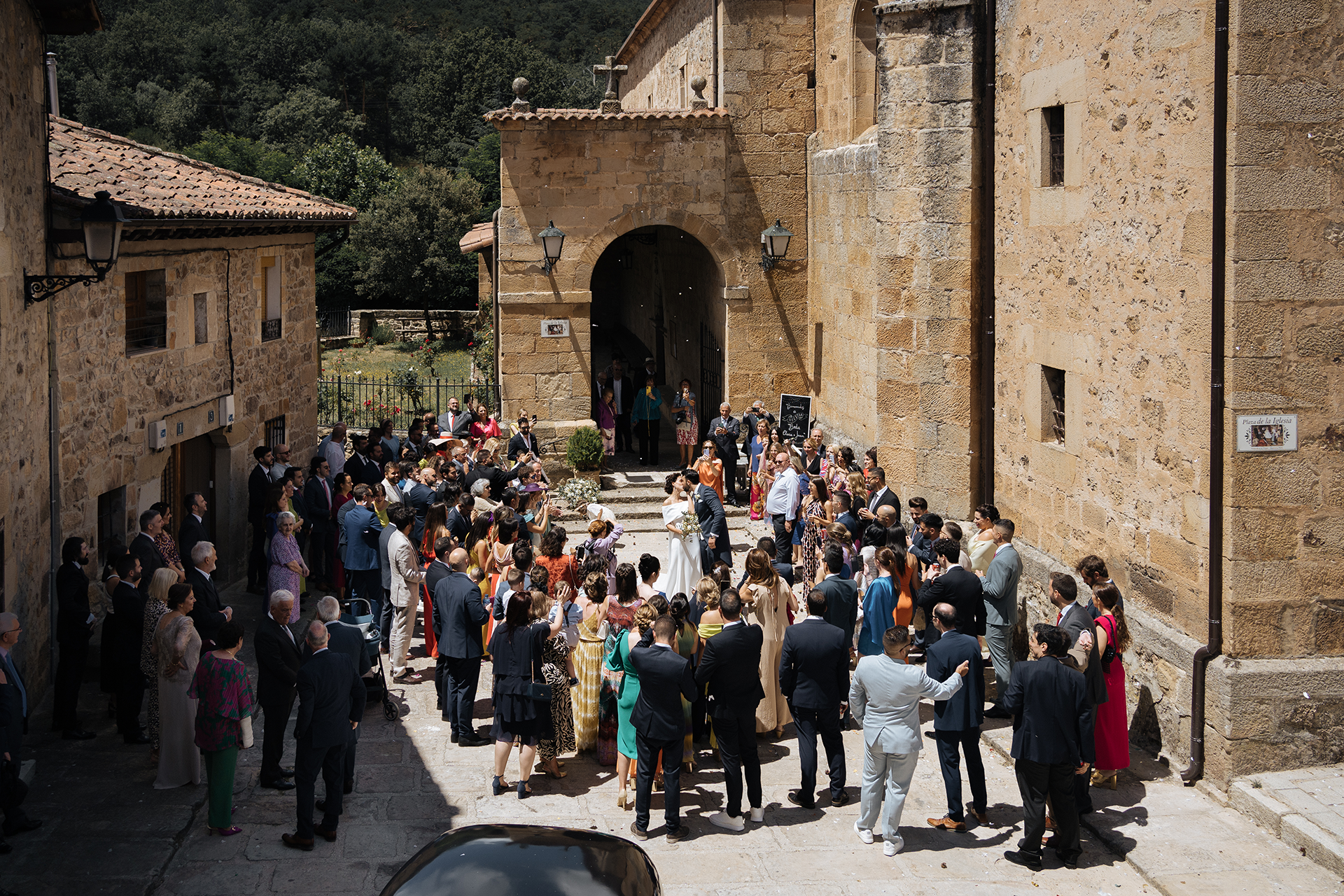 Salida de novios de la iglesia