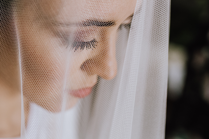 Plano corto de novia con velo